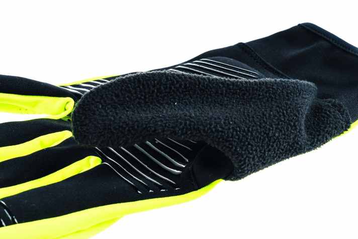 Gripgrab: Daumen aus frotteeartigem Roubaix-Material, damit es beim Naseputzen nicht reibt.