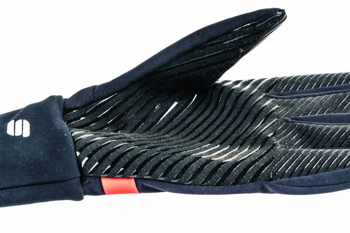 Sportful: Großzügig mit Silikonstreifen ausgestattete Innenhand für sicheren Grip am Lenker auch bei Regen.