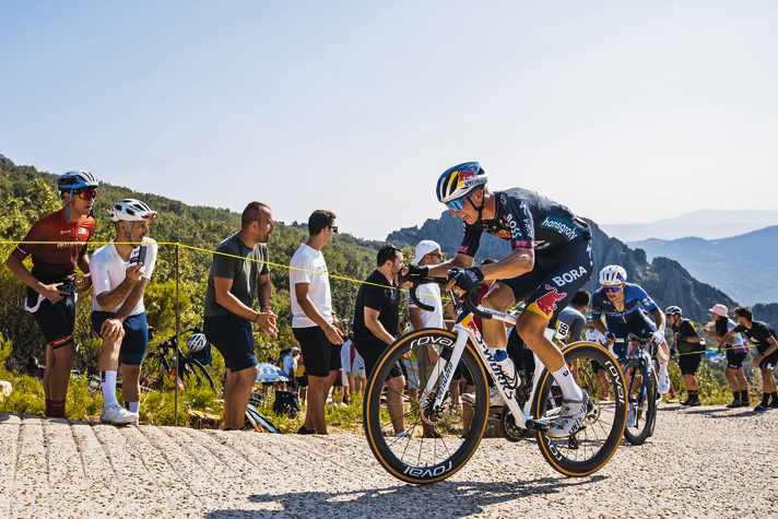 Auf der vierten Etappe zum Pico Villuercas setzte Florian Lipowitz sich und seinen Chef bestens in Szene.