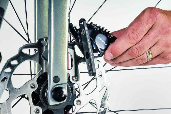 Check all bolts for the correct torque, including those of the disc and the adapter on the fork.