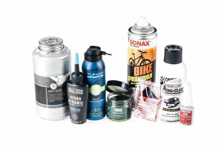 Contre-poisons : ces produits apportent le calme lorsque des composants frottent les uns contre les autres : huile en spray, huile de chaîne, graisse de montage, graisse pour roulements, pâte de montage pour carbone, cire