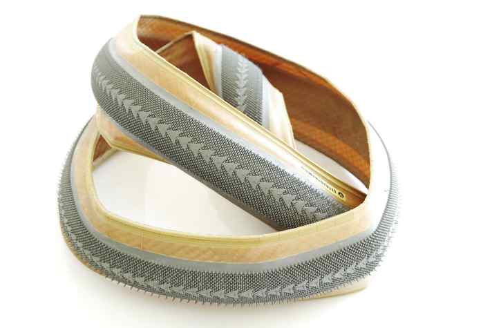 Fast luxury pellet for good conditions: <a href="https://www.awin1.com/cread.php?awinmid=117233&awinaffid=471469&clickref=B+Ultradynamico+Cava+Race&ued=https%3A%2F%2Fwww.bike-components.de%2Fde%2FUltradynamico%2FCAVA-Race-27-5-Faltreifen-p88480" target="_blank" rel="noopener noreferrer nofollow">Ultradynamico Cava Race >> e.g. available here</a>*