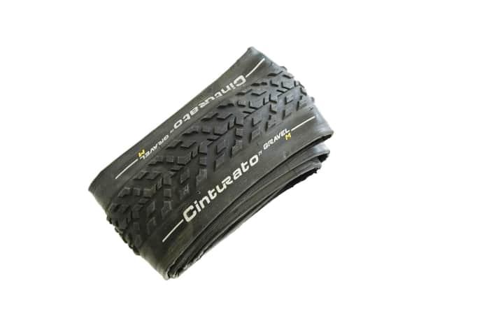 Top all-rounder: Pirelli Cinturato Gravel M >> <a href="https://www.awin1.com/cread.php?awinmid=117233&awinaffid=471469&clickref=B+Pirelli+Cinturato+Gravel+M&ued=https%3A%2F%2Fwww.bike-components.de%2Fde%2FPirelli%2FCinturato-Gravel-M-27-5-Faltreifen-Werkstattverpackung-p217965%2F%3Fv%3D53490-black-tan" target="_blank" rel="noopener noreferrer nofollow">available here</a>*