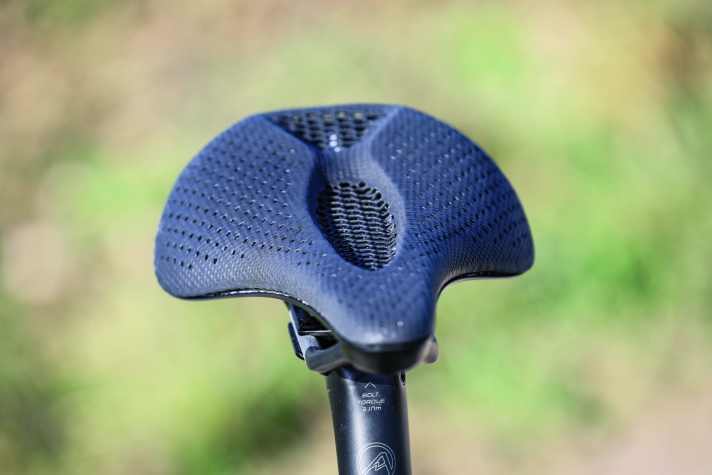 Le haut de gamme : le S-Works Crux ne comporte que des composants de pointe. On profite entre autres d'une selle imprimée en 3D, qui coûte à elle seule 390 euros.