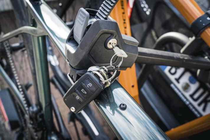 If the keys for the bike rack and the bike lock are on a key ring together with the car key, no key can be misplaced anywhere else.