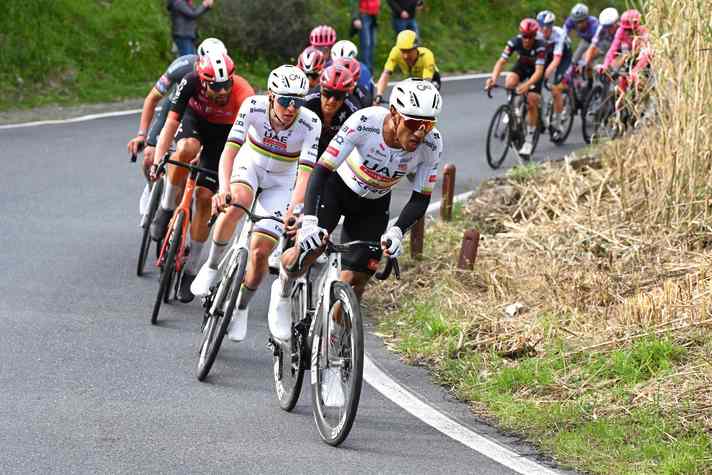 The Ecuadorian Jhonatan Narvaez prepares the attack of his captain Tadej Pogačar at the Cipressa