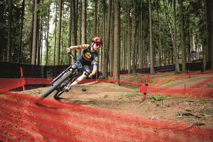 Professionals like Isabella Holmgren from Team Lidl-Trek have an enormous energy expenditure on race days.