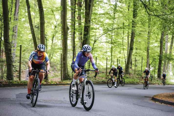 Country tour: After starting in the city, Nadine (left) rides over a climb in the Bergisches Land region