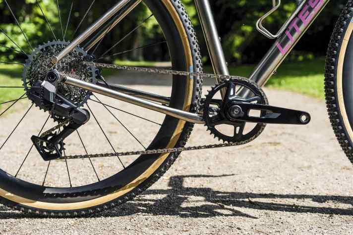 Unique - striking crank, massive rear derailleur, huge sprockets