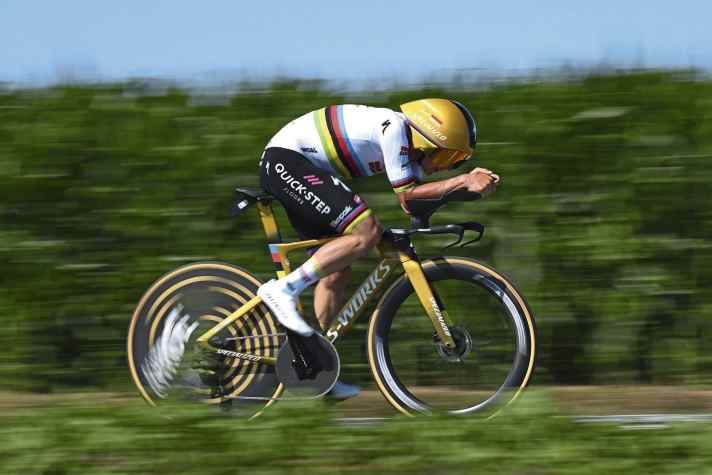Les courses contre la montre individuelles - sur la photo, le champion du monde Remco Evenepoel - révèlent les performances en watts que les coureurs de haut niveau sont capables de fournir.