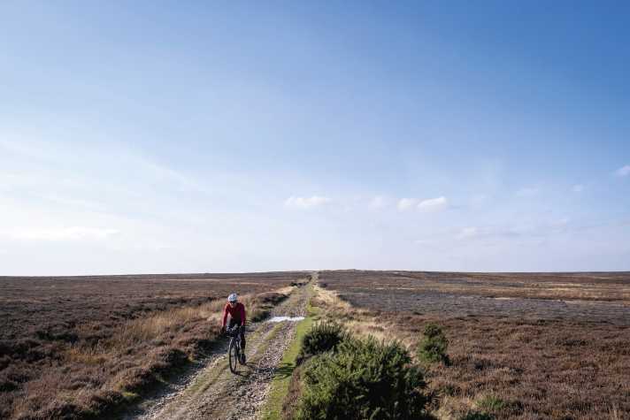 The gravel track through the moor near Lealholm is 400 metres above sea level | Jörg Spaniol
