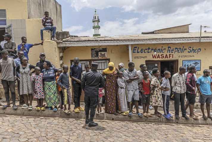 In Wartestellung - Die Bevölkerung feiert den Radsport, aber ­dessen Entwicklung in Afrika stagniert