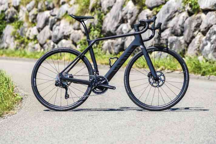 Das Canyon Endurace Onfly unterscheidet sich optisch kaum von einem normalen Rennrad