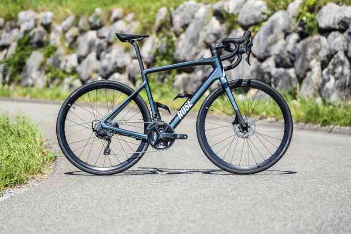 Klassische Rennrad-Silhouette: Rose Reveal Plus 105