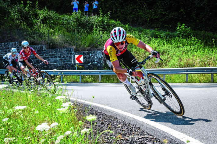 In Schräglage: Koppenburg liebt die Herausforderungen des Radsports inklusive der Risiken in der Abfahrt. Jetzt muss sie die richtige Linie für sich finden.