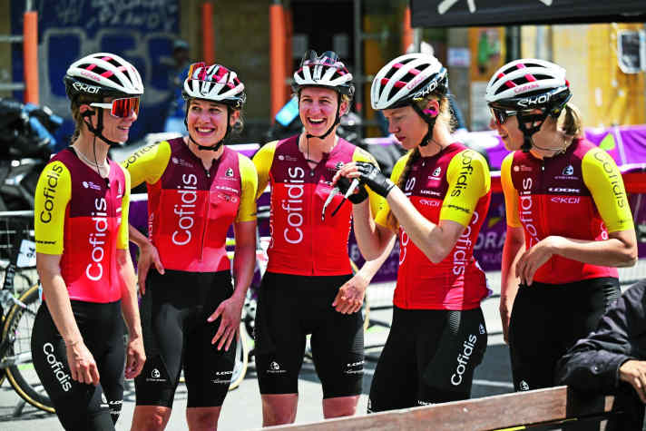 Freude am Radsport: Koppenburg (Zweite von links) mit Kolleginnen vom Team Cofidis. Ihr Vertrag dort wird nicht verlängert.