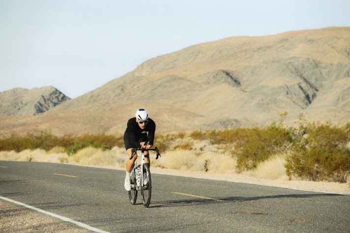 Il faut parfois faire preuve d'imagination pour croire qu'une course cycliste se déroule ici ....