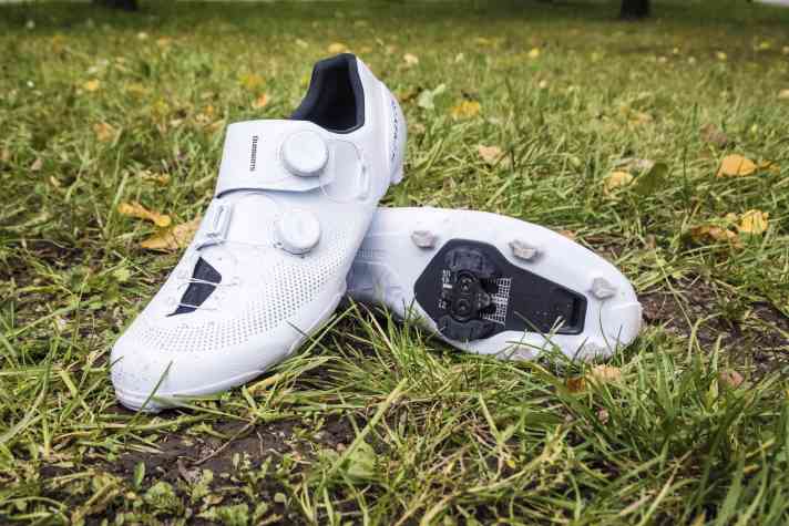 Der neue Shimano Gravelschuh S-Phyre RX910 richtet sich klar an Racer