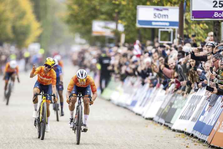 Duel - Lorena Wiebes (right) won the women's sprint finish ahead of defending champion Marianne Vos