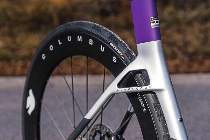 Aero window: The distinctive rear triangle is designed to direct the airflow around the rear wheel as cleanly as possible.