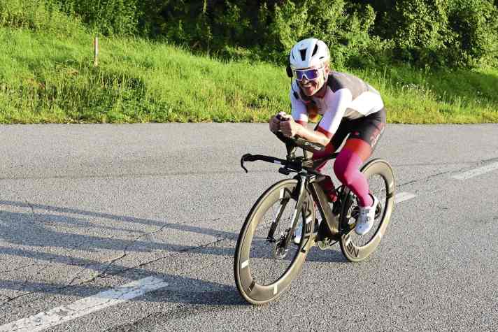 Le sourire joyeux est la marque de fabrique de cette sportive d'exception, même en cas d'effort extrême.
