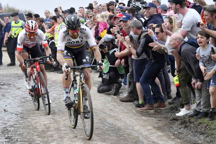 Paris-Roubaix 2018: Peter Sagan (vorne) rast mit dem Schweizer Silvan Dillier am Hinterrad über das Kopfsteinpflaster