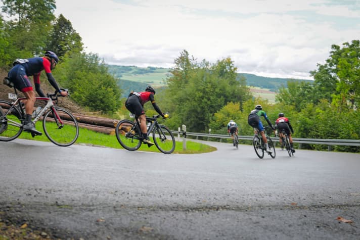 Riderman - Selbst die Abfahrten sind  anspruchsvoll auf den 120 Kilo­metern der 2. Etappe