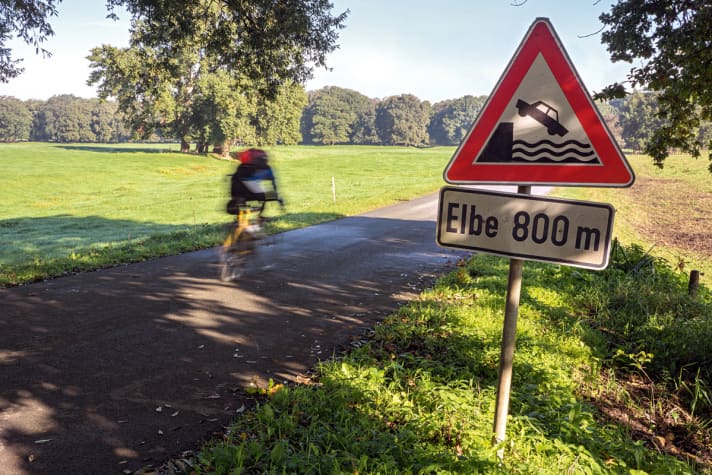   Il n'arrive rien à celui qui freine à temps : accès au ferry de l'Elbe