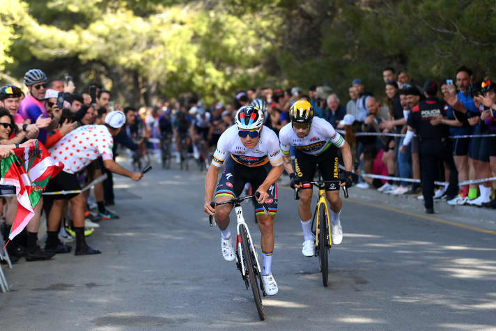 Auch Remco Evenepoel ist schon in beachtlicher Frühform. Hier attackiert er Primoz Roglic auf der 7. Etappe der Katalonien-Rundfahrt, 26. März 2023.