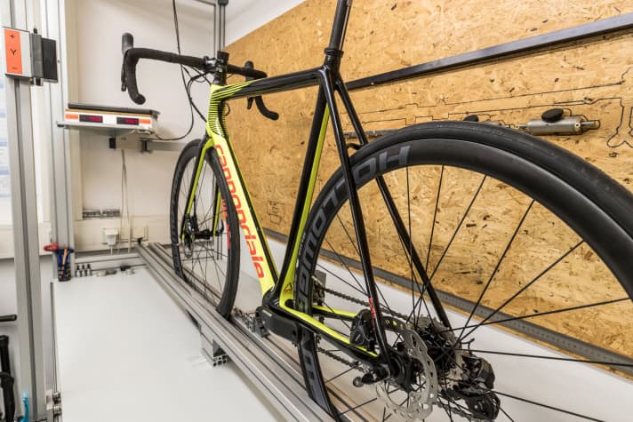 Der TOUR-Prüfstand zur Ermittlung der Geometrie-Daten von Rennrädern.