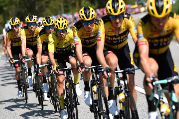   After surprisingly losing the yellow jersey on the penultimate day of the Tour de France, Jumbo-Visma is now aiming to defend its title in the Tour of Spain.
