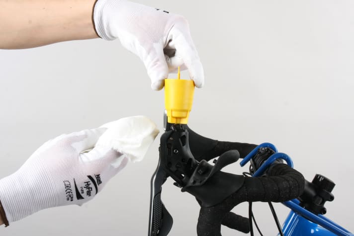 Shimano road bike disc brake bleeding 15
