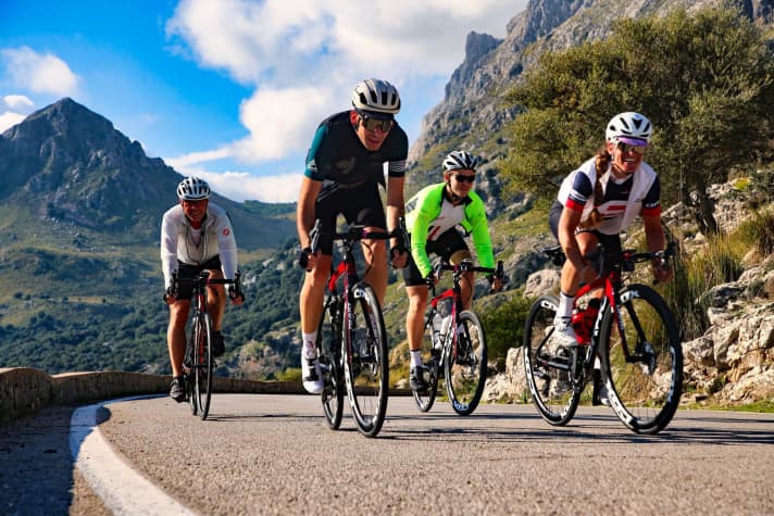 Eine Woche lang volles Programm - aber natürlich auch mal Entspannung bei einer lockeren Ausfahrt. Und vor allem soll eines im Vordergrund stehen: Der Spaß am Rennradfahren!