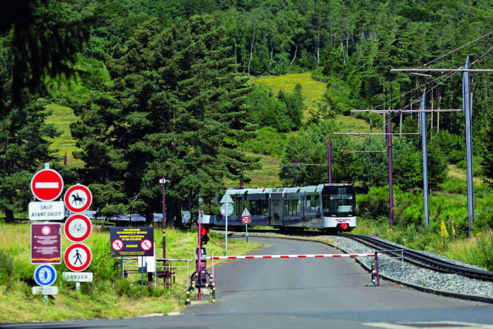 Pour les touristes, seul le train à crémaillère permet d'accéder au Puy de Dôme.