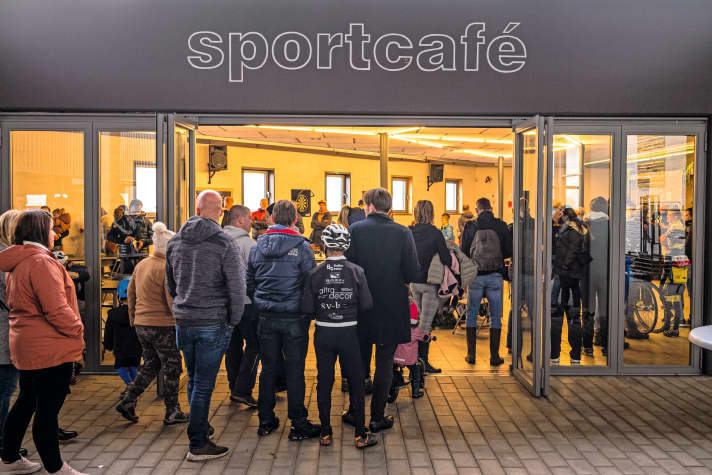 Treffpunkt: Im Sportzentrum der Kleinstadt Aalter finden Einschreibung und Siegerehrung statt