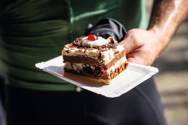 Im Festsaal in Ehrsberg gibt es Schwarzwälder Kirsch