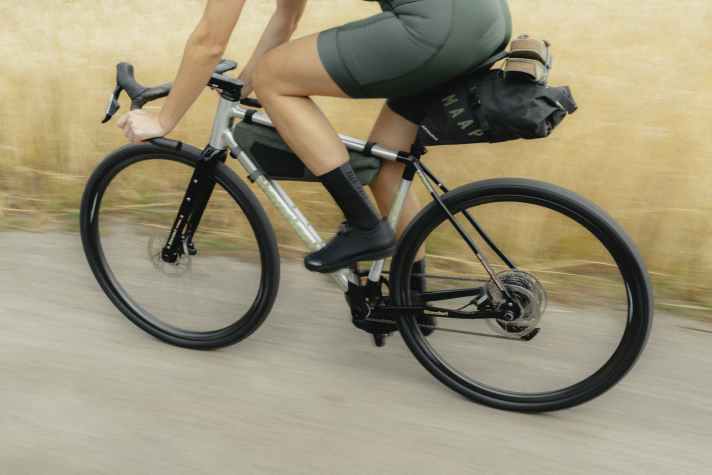 In three colours and with two groupset options: Shimano GRX600 and SRAM Apex AXS