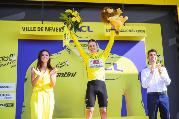 Zum 21. Mal vereint Pogacar das Gelbe Trikot des Tour-Führenden mit dem Regenbogentrikot des Weltmeisters. Damit hat er Bernard Hinault überholt, der auf 20 solcher Renntage kam
