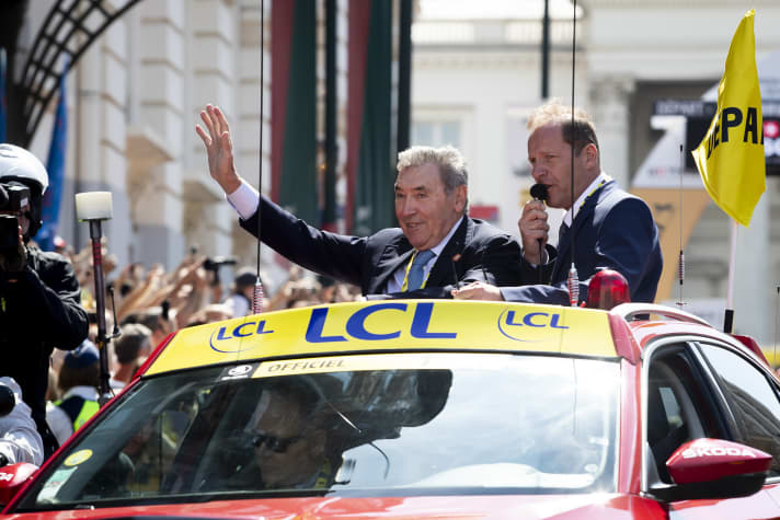Eddy Merckx (l.) wird beim 2019 beim Grand Depart der Tour de France in Brüssel gefeiert.