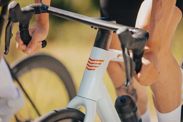 Sur le Felt VR, le guidon en carbone est réservé au modèle haut de gamme.