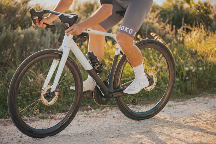 Légères ambitions tout-terrain : Le Felt VR peut être équipé de pneus allroad jusqu'à 38 millimètres de large.