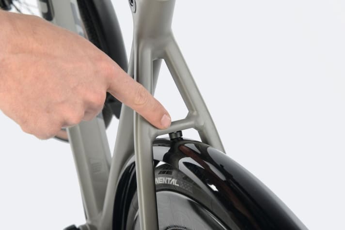 Nicht alle Rennräder und Gravelbikes besitzen am Steg zwischen den Sitzstreben eine Montagemöglichkeit.