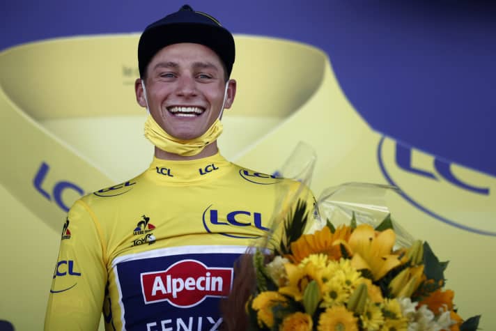 Mathieu van Der Poel takes the yellow jersey at the Mur-de-Bretagne in 2021