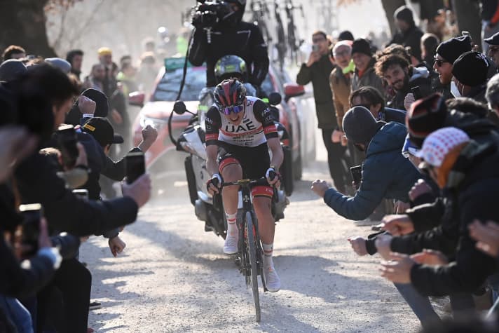 Tadej Pogacar legte 2022 ein 50-Kilometer-Solo bei Strade Bianche hin