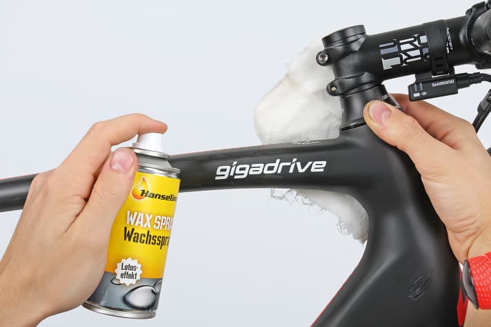 Hartwachs schützt lackierte Flächen an teuren Rennradrahmen.