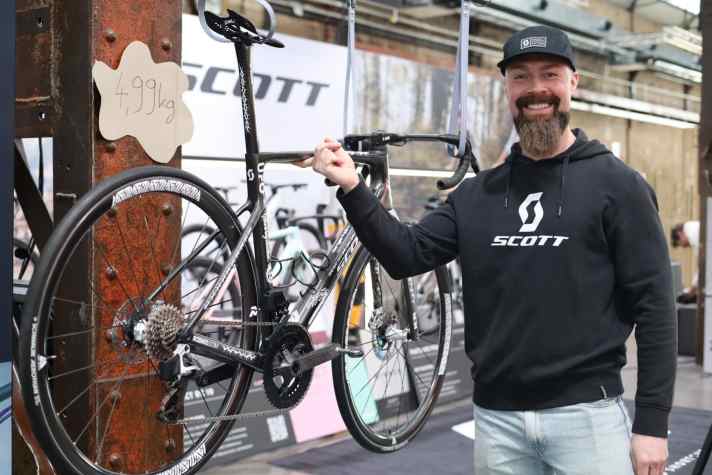 The Scott Addict RC SUB5 from Dangerholm cracks the 5-kilo mark