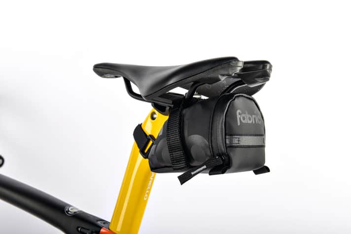 Important: Before the first ride, you should check the saddlebag and clean it inside and out