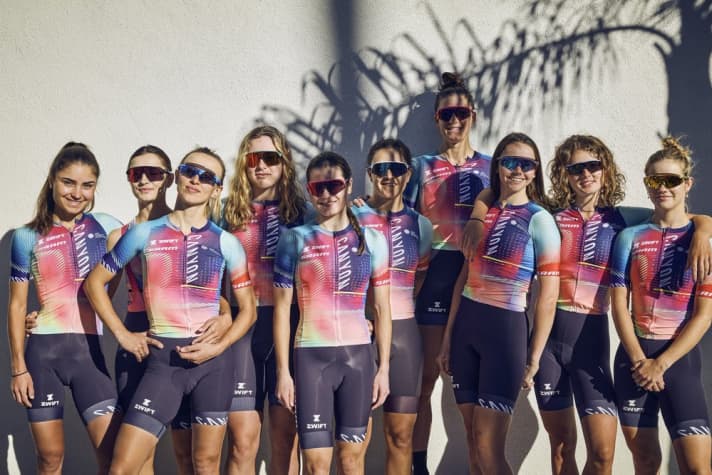 Canyon//SRAM Racing has unveiled its new jersey for the 2024 season. The design: unconventional, but very creative...