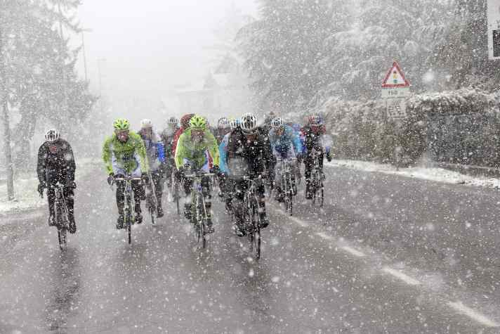 En 2013, Milan-San Remo a été raccourci d'une cinquantaine de kilomètres, la neige et la glace rendant impossible le franchissement du Passo del Turchino. Des bus étaient prêts à Ovada, ont recueilli les coureurs et les ont libérés à Varazza, sur la côte ligurienne, où la course a repris. C'est finalement Gerald Ciolek qui s'est imposé.