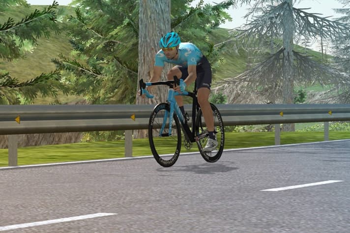   Marque la plus en vue du logiciel Bkool : Dans le cadre du Movistar Virtual Cycling Challenge, des vélos Canyon aux couleurs de l'équipe sillonnent les circuits virtuels.